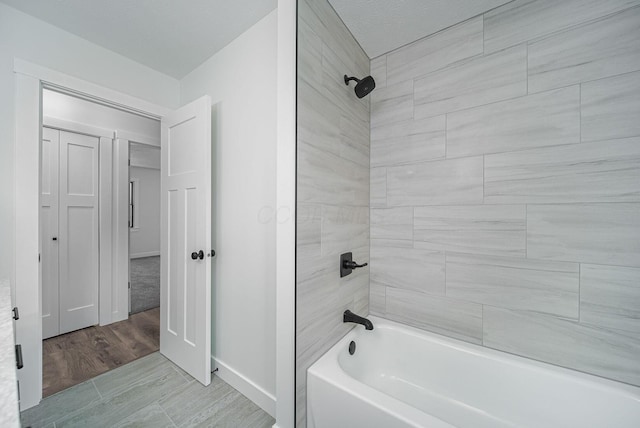 368 Woodview Dr, Chillicothe, OH 45601 - full bath featuring bathtub / shower combination and baseboards