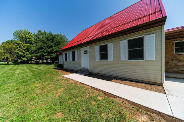 368 Woodview Dr, Chillicothe, OH 45601 - view of front of home featuring entry steps, a metal roof, and a front lawn