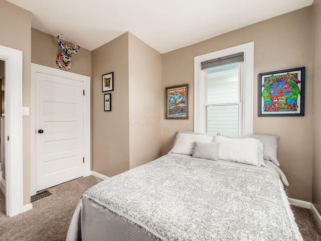 624 Oakwood Ave, Columbus, OH 43205 - bedroom featuring dark colored carpet and baseboards