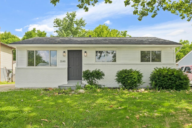 3048 Wallingford Ave, Columbus, OH 43231 - view of front of house with brick siding and a front yard