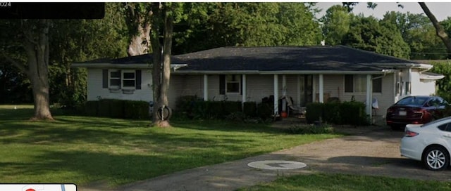 4956 Durrett Rd, Orient, OH 43146 - ranch-style house featuring a front lawn