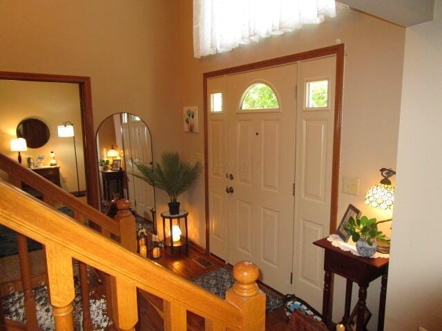 5669 Maplewood Ct, Lewis Center, OH 43035 - entrance foyer with arched walkways