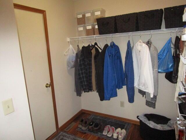 5669 Maplewood Ct, Lewis Center, OH 43035 - mudroom with baseboards
