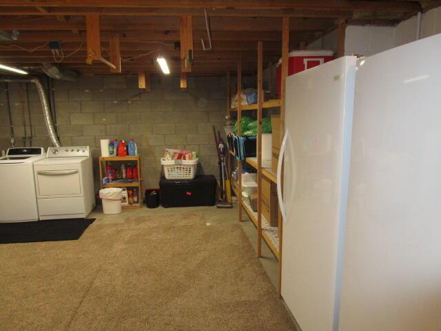 5669 Maplewood Ct, Lewis Center, OH 43035 - unfinished basement featuring freestanding refrigerator and washer and dryer
