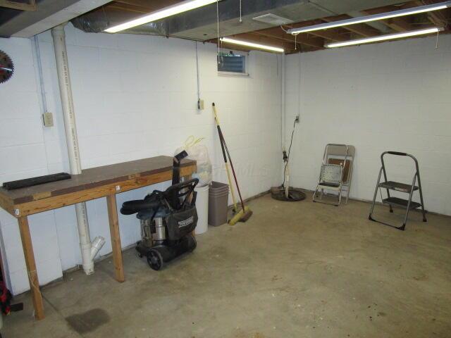 5669 Maplewood Ct, Lewis Center, OH 43035 - unfinished basement with concrete block wall
