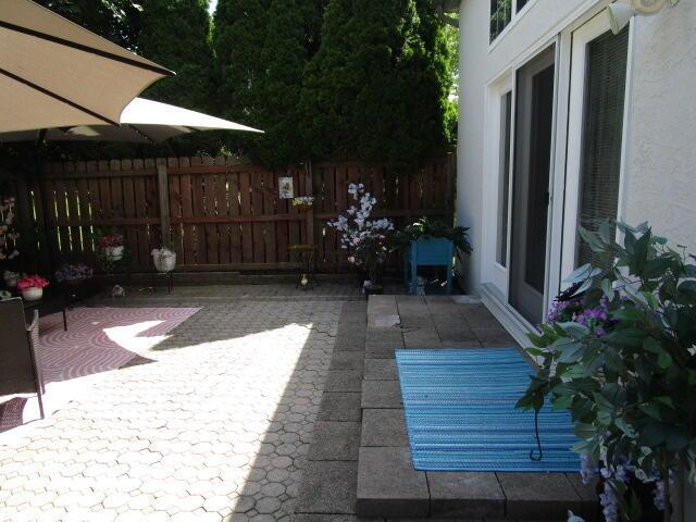 5669 Maplewood Ct, Lewis Center, OH 43035 - view of patio / terrace