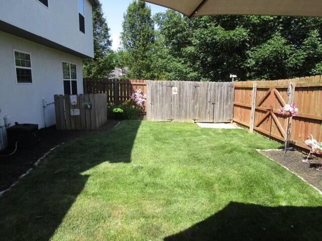 5669 Maplewood Ct, Lewis Center, OH 43035 - view of fenced backyard