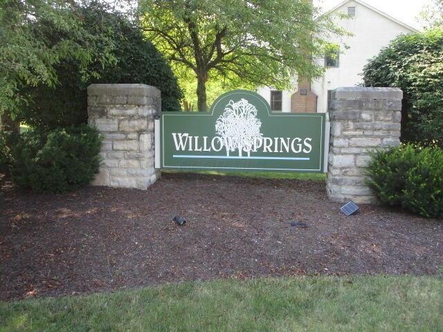 5669 Maplewood Ct, Lewis Center, OH 43035 - view of community sign