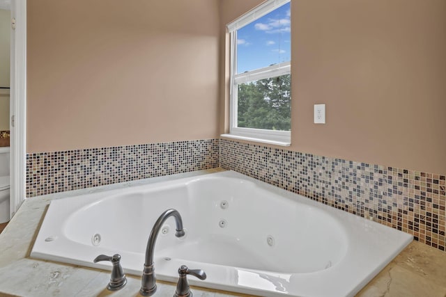 3902 Rivers Run Dr, Lewis Center, OH 43035 - bathroom featuring a whirlpool tub