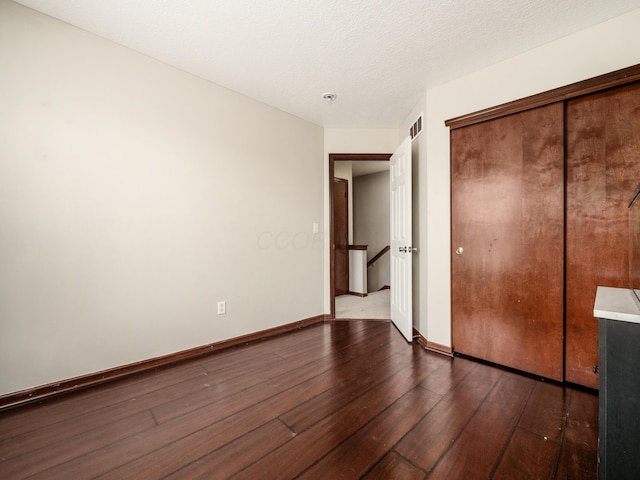 419 Sycamore Creek St, Pickerington, OH 43147 - unfurnished bedroom featuring hardwood / wood-style floors and a closet