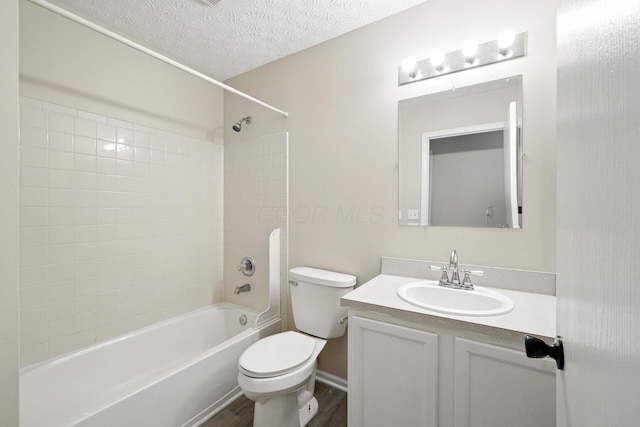 1771 Fern Trail Dr, Lancaster, OH 43130 - full bath featuring vanity, shower / bath combination, and wood finished floors