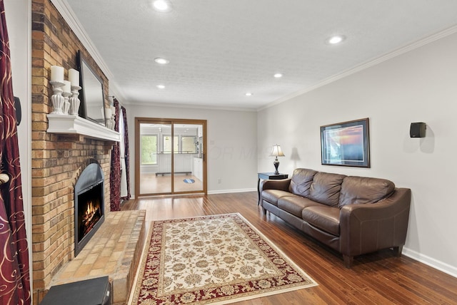 1539 Clubview Blvd S, Columbus, OH 43235 - living room featuring recessed lighting, a fireplace, crown molding, and wood finished floors