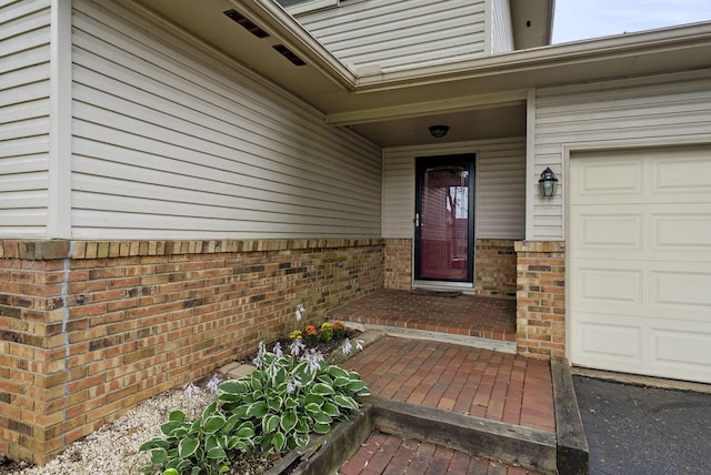 1539 Clubview Blvd S, Columbus, OH 43235 - property entrance featuring brick siding and a garage