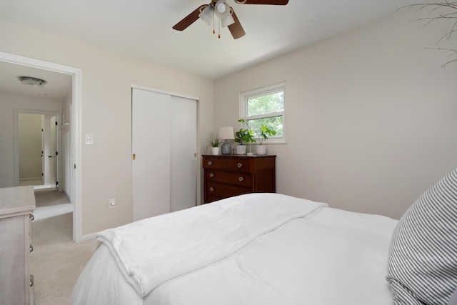6853 Cedar Brook Pl, New Albany, OH 43054 - bedroom with carpet flooring, a closet, and ceiling fan