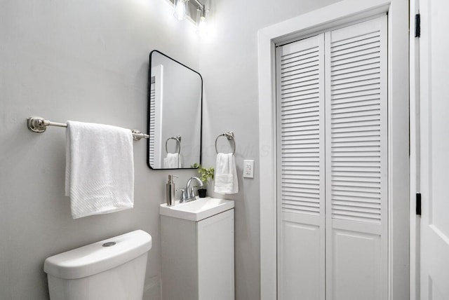 994 Harrison Ave, Columbus, OH 43201 - bathroom featuring a closet and vanity