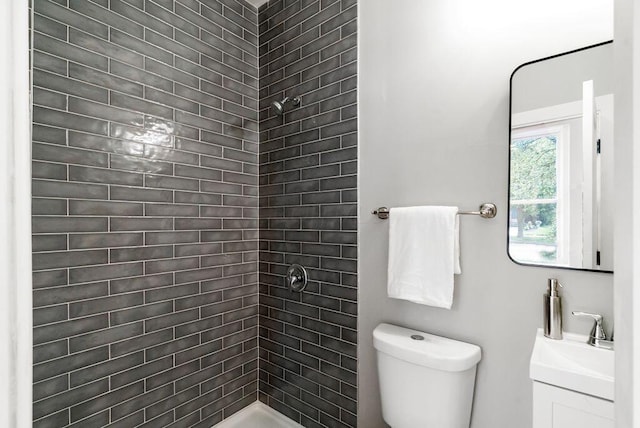 994 Harrison Ave, Columbus, OH 43201 - full bath with vanity and a tile shower