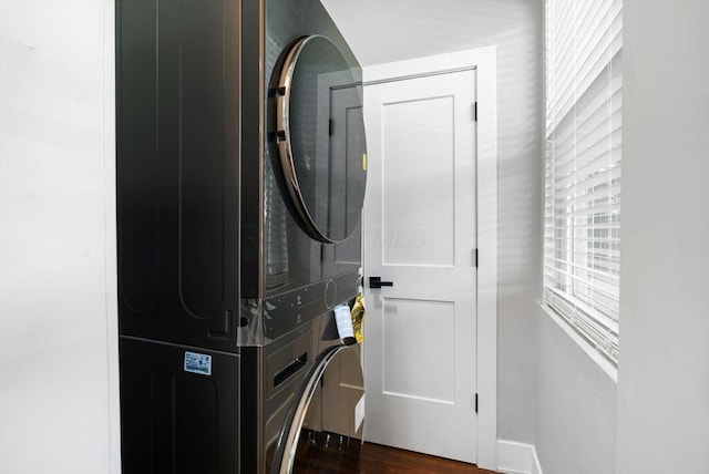 994 Harrison Ave, Columbus, OH 43201 - washroom featuring estacked washer and dryer and baseboards