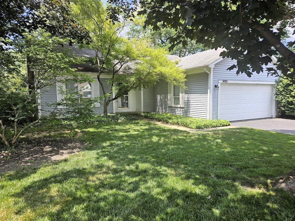 7492 Sagewood Ct, Columbus, OH 43235 - view of front of property with an attached garage, a front lawn, and driveway