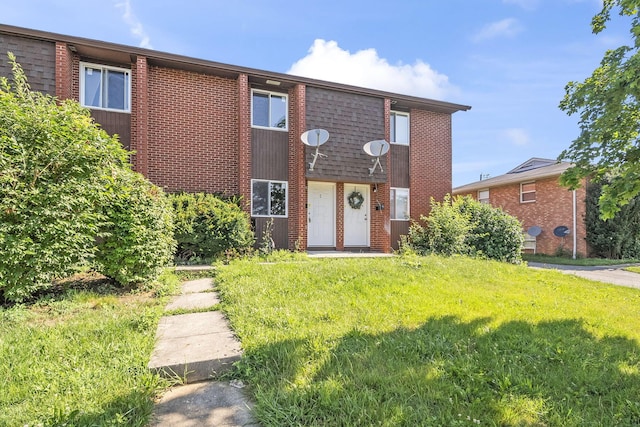 3654 Arnelle Rd, Columbus, OH 43228 - townhome / multi-family property featuring a front yard and brick siding