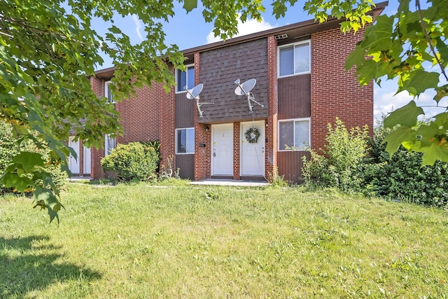 3654 Arnelle Rd, Columbus, OH 43228 - multi unit property featuring a front lawn