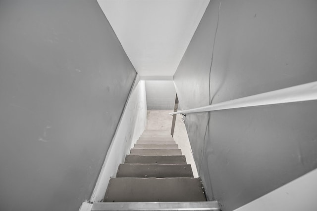 3654 Arnelle Rd, Columbus, OH 43228 - view of stairway