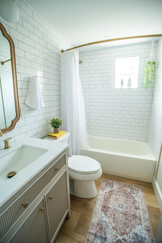 853 Thurman Ave, Columbus, OH 43206 - full bathroom featuring vanity, shower / tub combo, and wood finished floors