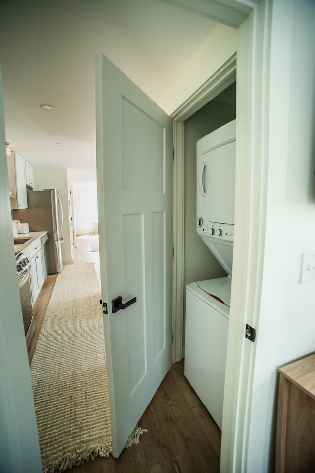 853 Thurman Ave, Columbus, OH 43206 - laundry area with stacked washer and clothes dryer and wood finished floors