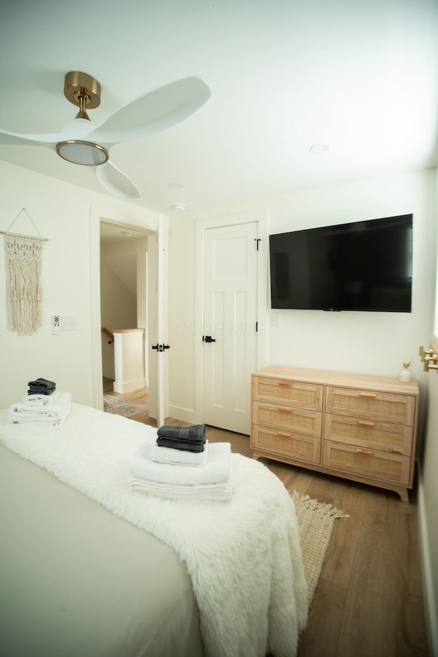 853 Thurman Ave, Columbus, OH 43206 - bedroom featuring wood finished floors and ceiling fan