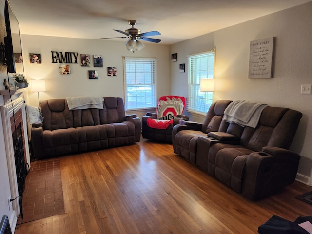 850 Grafton Rd, Newark, OH 43055 - living room with wood finished floors and ceiling fan