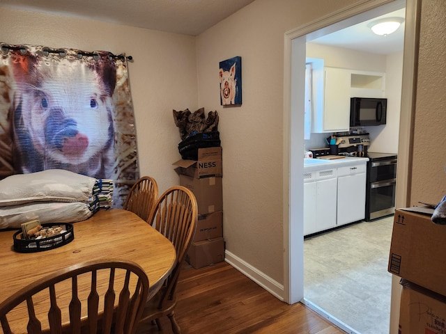 850 Grafton Rd, Newark, OH 43055 - dining room featuring light wood-style floors and a textured wall