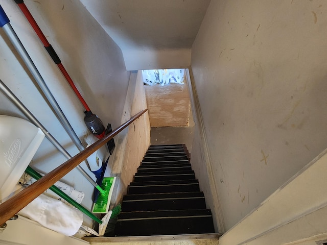 850 Grafton Rd, Newark, OH 43055 - view of staircase