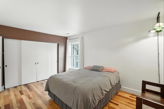 253 Kossuth St Unit H, Columbus, OH 43223 - bedroom featuring light wood finished floors and baseboards