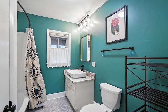 253 Kossuth St Unit H, Columbus, OH 43223 - full bath featuring vanity, tile patterned floors, and shower / bathtub combination with curtain