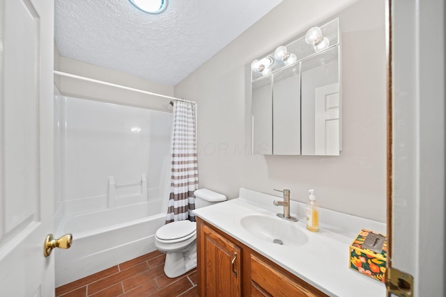 3857 US Highway 23, Chillicothe, OH 45601 - bathroom with vanity, shower / tub combo, wood tiled floors, and a textured ceiling