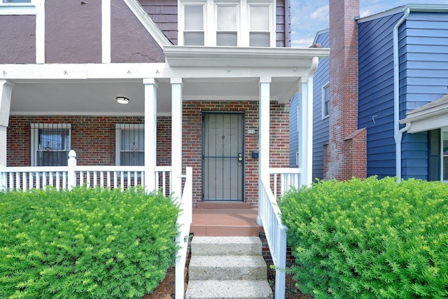 898-900 Berkeley Rd, Columbus, OH 43206 - property entrance with brick siding and covered porch