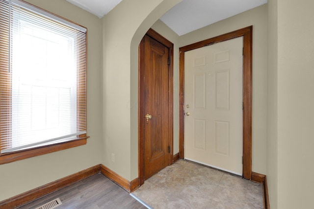 898-900 Berkeley Rd, Columbus, OH 43206 - entryway featuring arched walkways and healthy amount of natural light