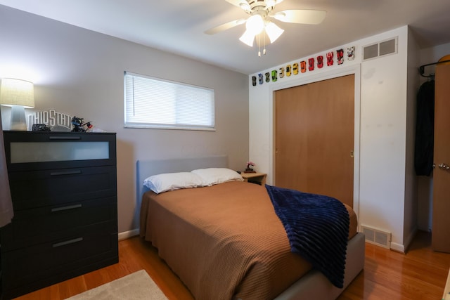 5081 Mengel Ln, Hilliard, OH 43026 - bedroom featuring light wood-style flooring, a closet, and a ceiling fan