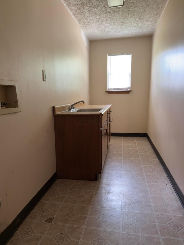 3660 Watt Rd, Columbus, OH 43230 - laundry room featuring a textured ceiling and washer hookup