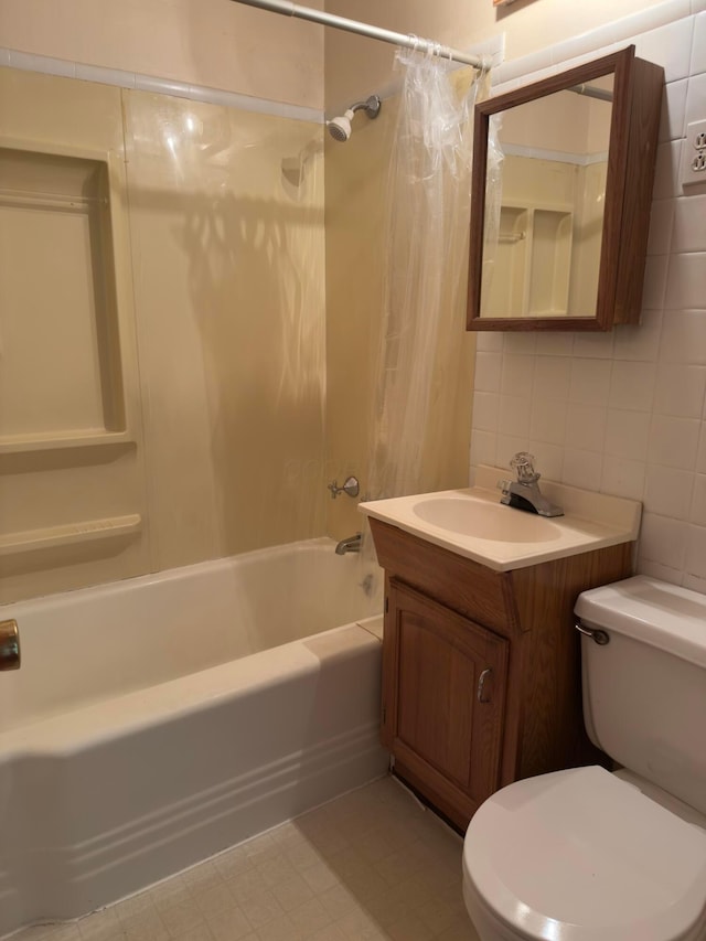 3660 Watt Rd, Columbus, OH 43230 - bathroom with tile walls, vanity, shower / bath combo with shower curtain, and backsplash