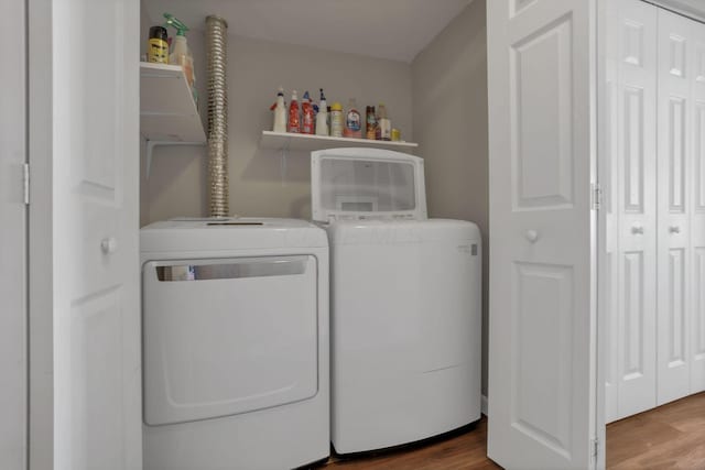 5512 Old Coble St, Canal Winchester, OH 43110 - laundry area featuring washing machine and dryer and wood finished floors