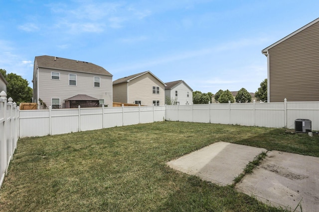 5512 Old Coble St, Canal Winchester, OH 43110 - fenced backyard featuring a patio area