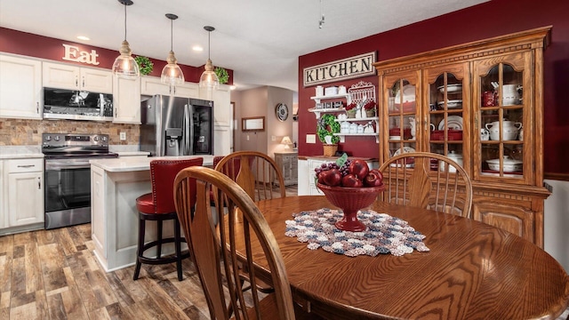 405 Meadowland Dr, Newark, OH 43055 - dining area featuring light wood-style floors and recessed lighting