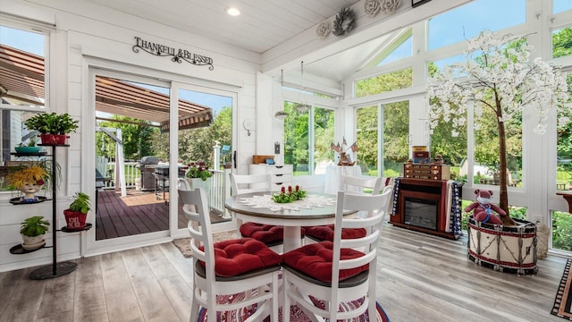 405 Meadowland Dr, Newark, OH 43055 - sunroom featuring wood finished floors, lofted ceiling, and recessed lighting