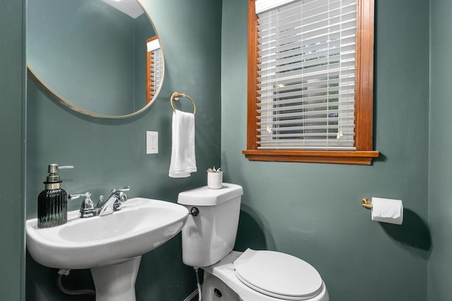 67 Aldrich Rd, Columbus, OH 43214 - half bath with healthy amount of natural light