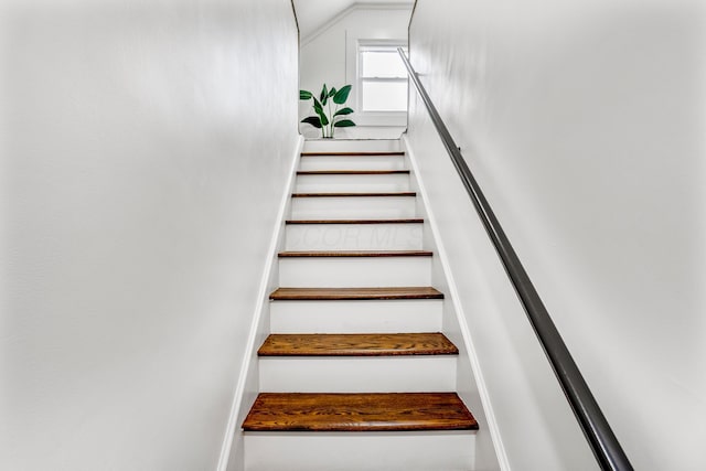 287 S Roys Ave, Columbus, OH 43204 - stairs with a high ceiling