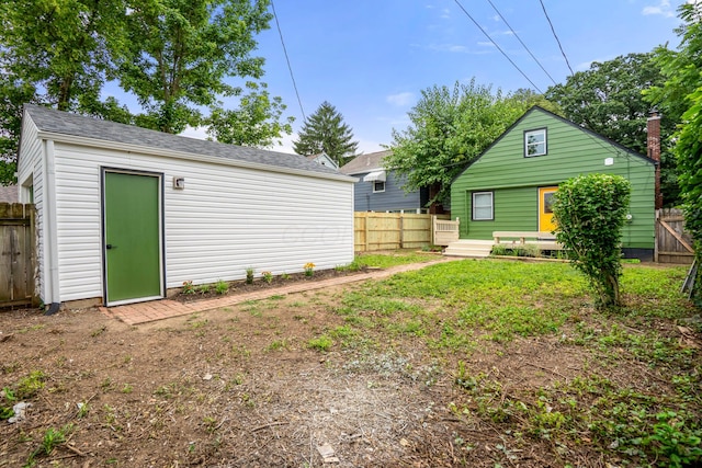 287 S Roys Ave, Columbus, OH 43204 - rear view of property with an outbuilding
