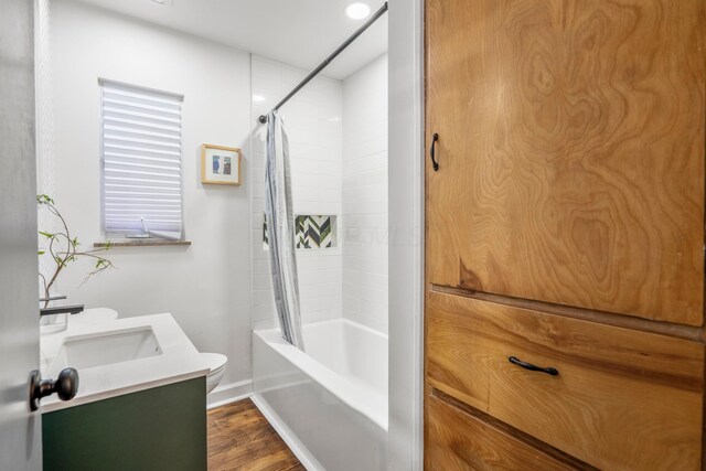 287 S Roys Ave, Columbus, OH 43204 - bathroom featuring shower / bath combination with curtain, vanity, and wood finished floors