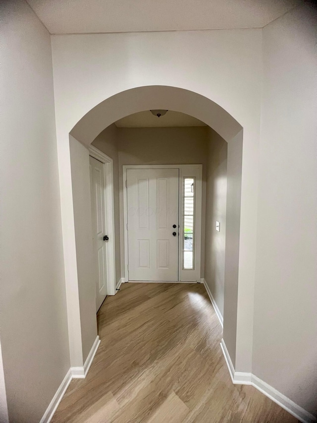6090 Sowerby Ln, Westerville, OH 43081 - entrance foyer featuring light wood finished floors and arched walkways