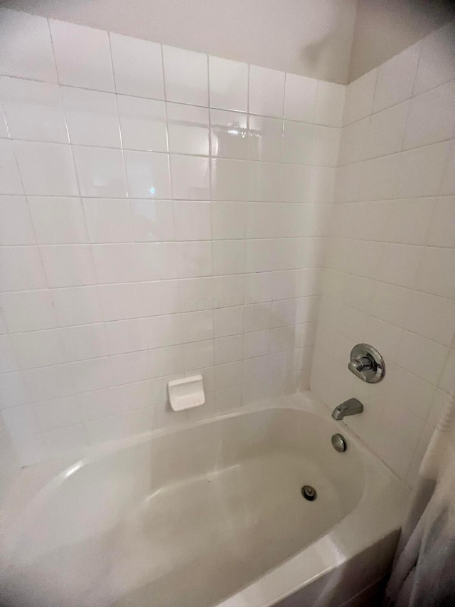 6090 Sowerby Ln, Westerville, OH 43081 - bathroom with shower / washtub combination