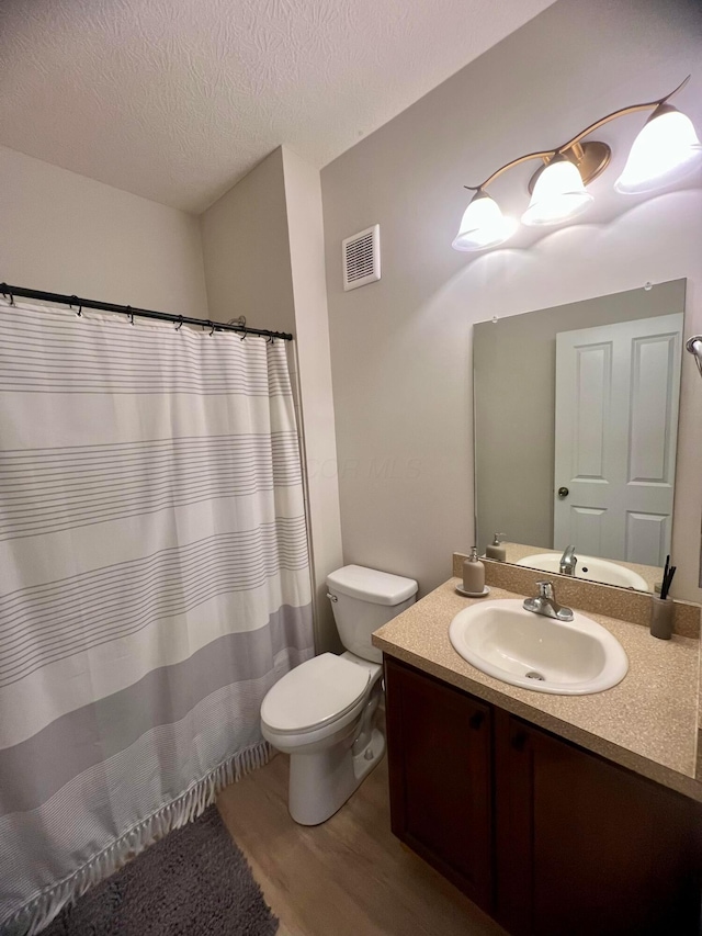 6090 Sowerby Ln, Westerville, OH 43081 - full bath featuring vanity, wood finished floors, a shower with curtain, and a textured ceiling